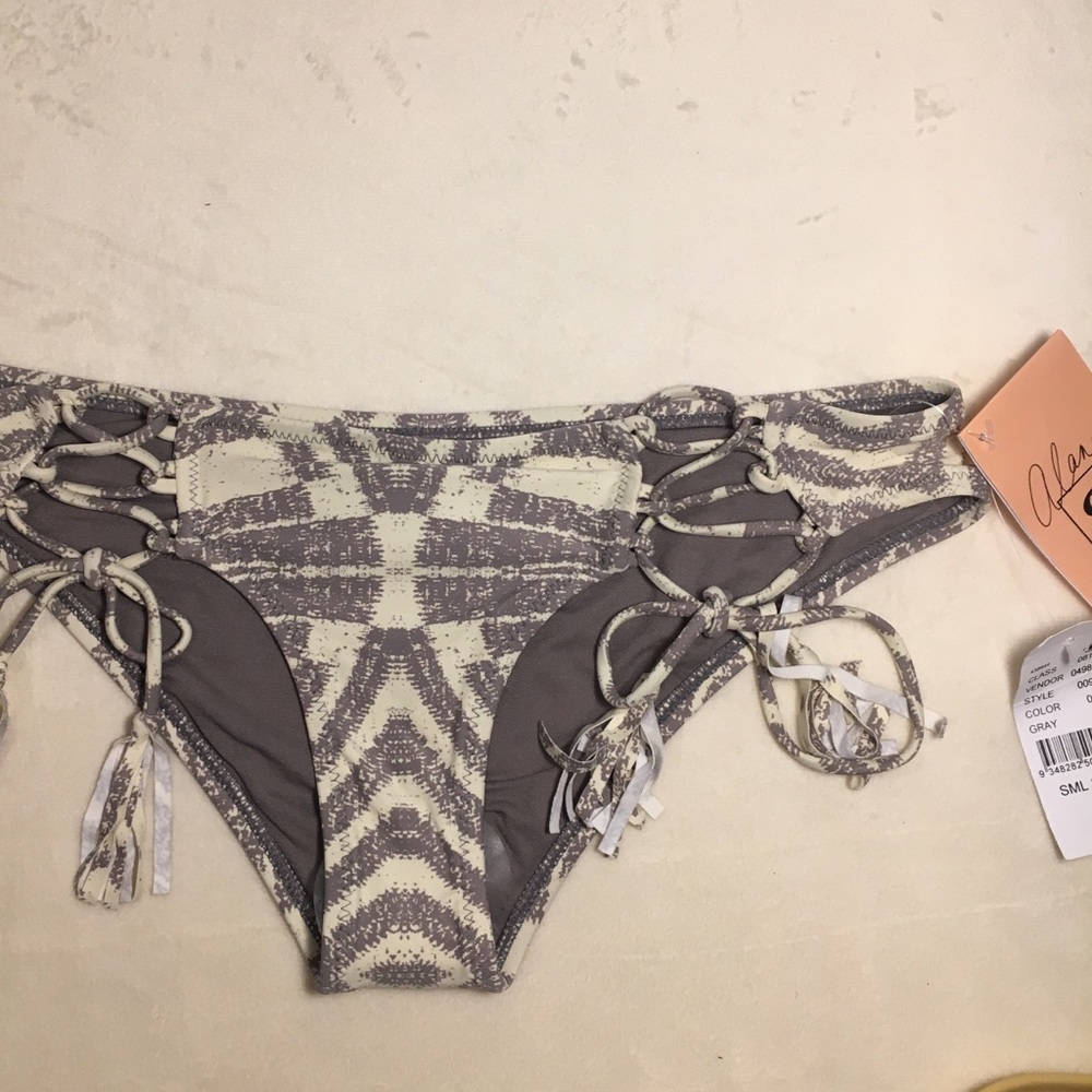 NWT Alana’s Closet Ripcurl Bikini Bottom